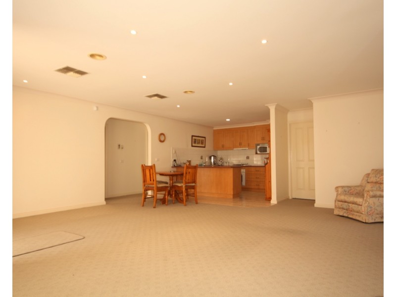 2/16 Lytton Street, Glenroy VIC 3046