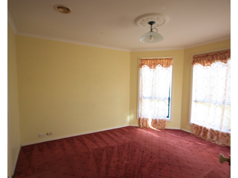 114 Roxburgh Park Drive, Roxburgh Park VIC 3064