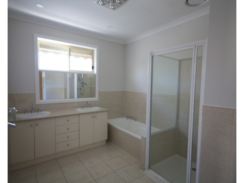 66 Devereaux Street, Oak Park VIC 3046