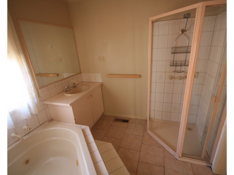 3 Green Valley Grove, Meadow Heights VIC 3048