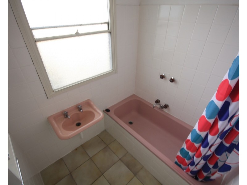 6 Antwerp Street, Dallas VIC 3047