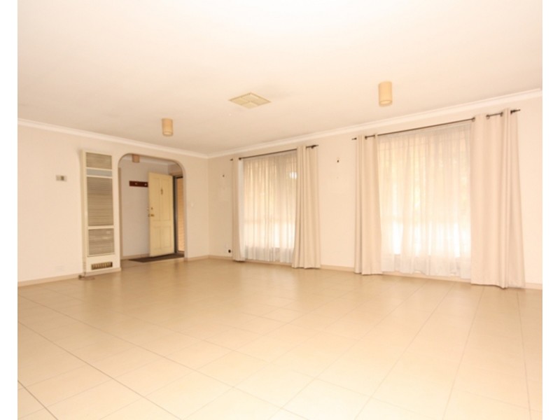 28 Freeman Drive, Glenroy VIC 3046