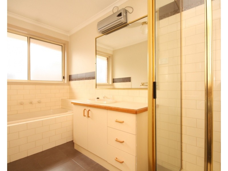 28 Freeman Drive, Glenroy VIC 3046