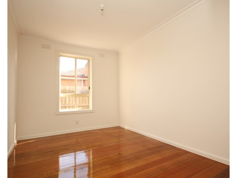 2 Glen Street, Glenroy VIC 3046