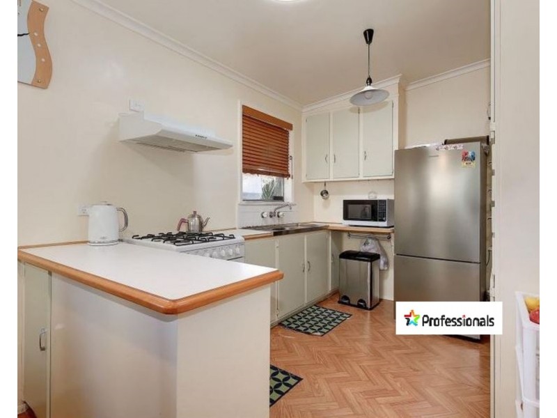 10 Crossley Crescent, Coolaroo VIC 3048