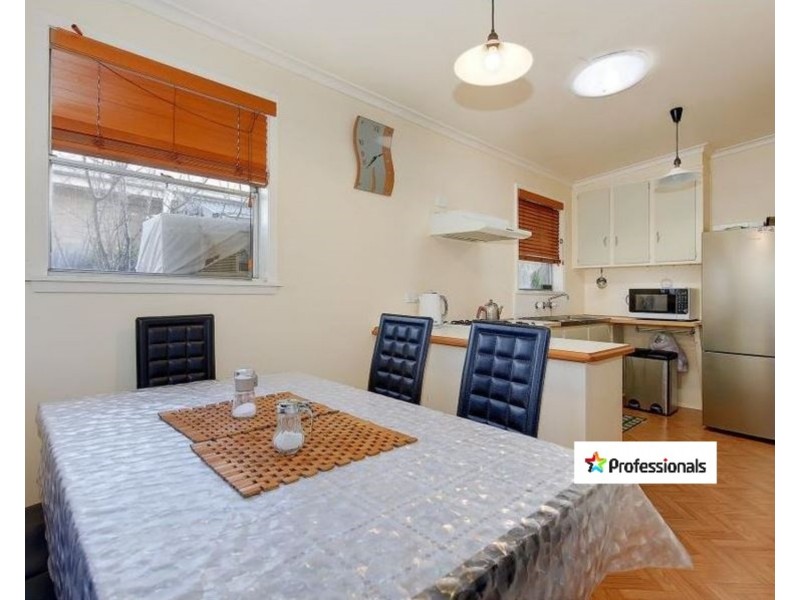 10 Crossley Crescent, Coolaroo VIC 3048