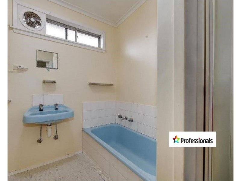 10 Crossley Crescent, Coolaroo VIC 3048