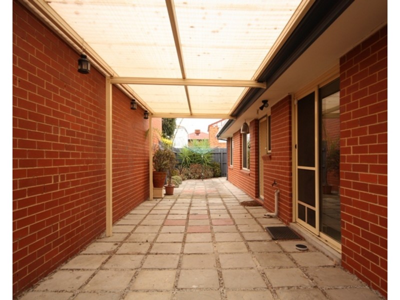 28 Freeman Drive, Glenroy VIC 3046