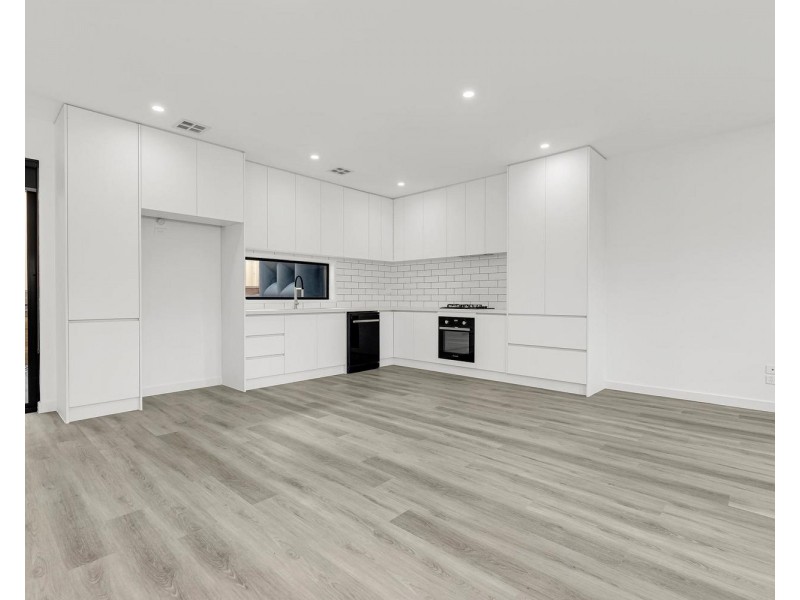 2/16 Inverie Court, Greenvale VIC 3059