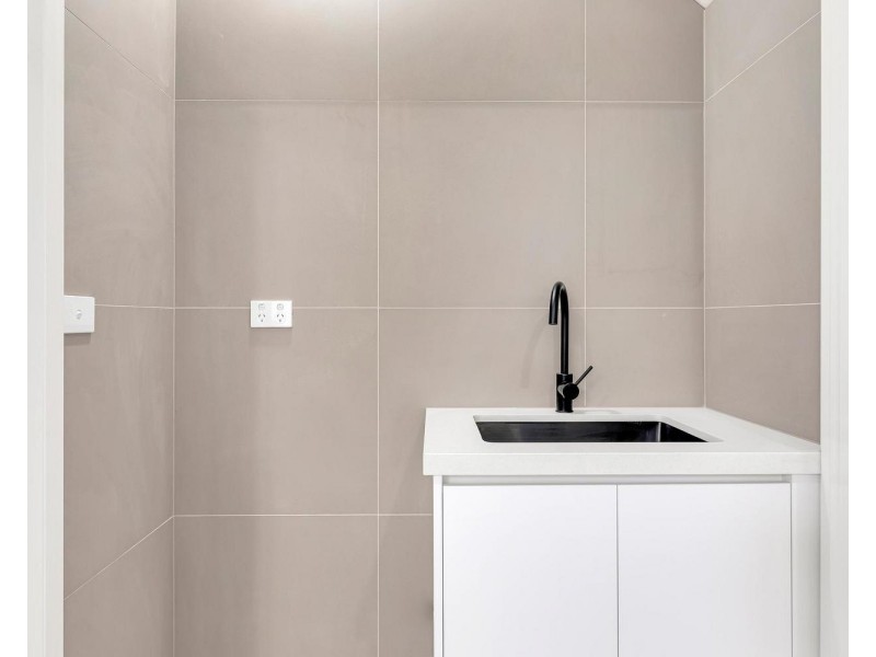 2/16 Inverie Court, Greenvale VIC 3059