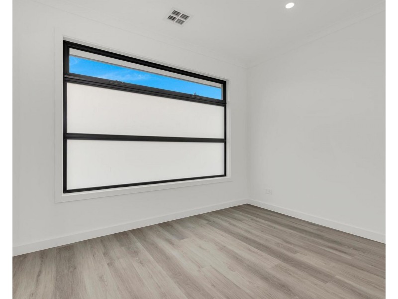 2/16 Inverie Court, Greenvale VIC 3059