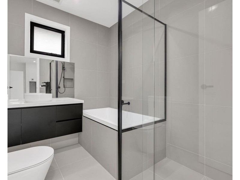 2/16 Inverie Court, Greenvale VIC 3059