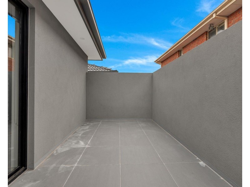 2/16 Inverie Court, Greenvale VIC 3059