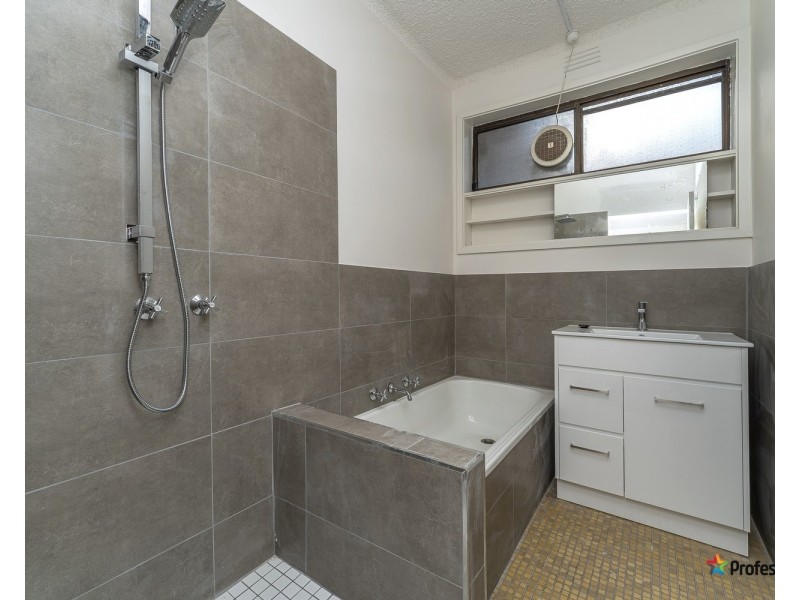 2/2-6 Chapman Avenue, Glenroy VIC 3046