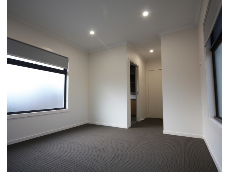 2/10 Langton Street, Glenroy VIC 3046