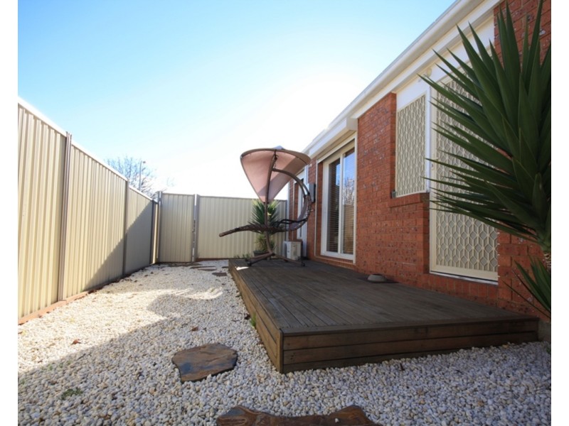 1/4-8 Mladen Court, Coolaroo VIC 3048