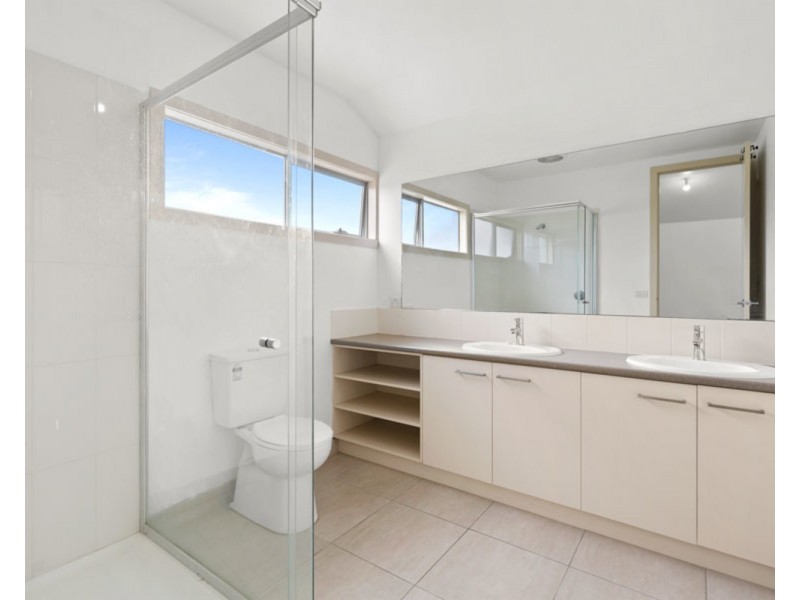2/61 Maude Avenue, Glenroy VIC 3046