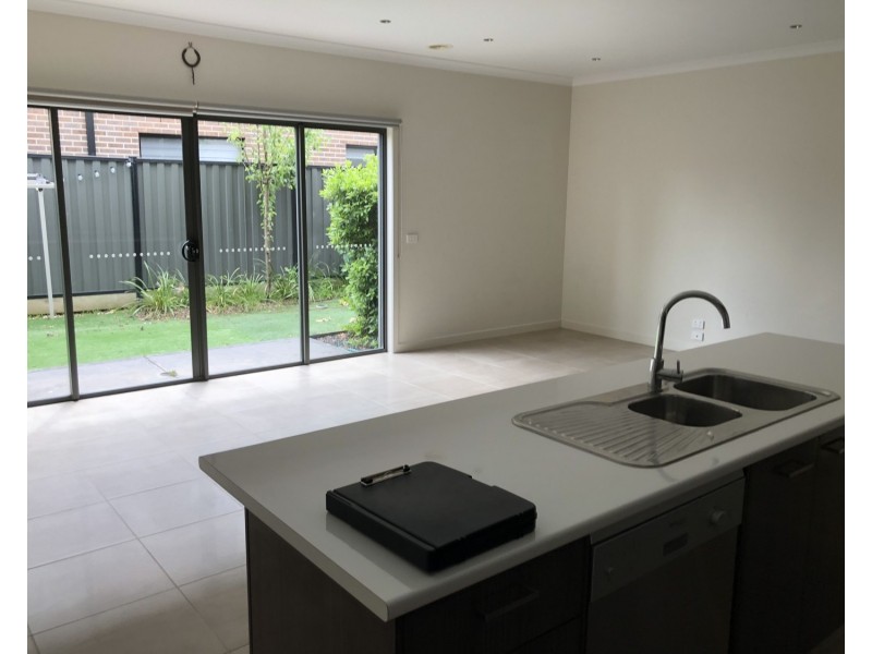 2/254-258 Waterview Boulevard, Craigieburn VIC 3064