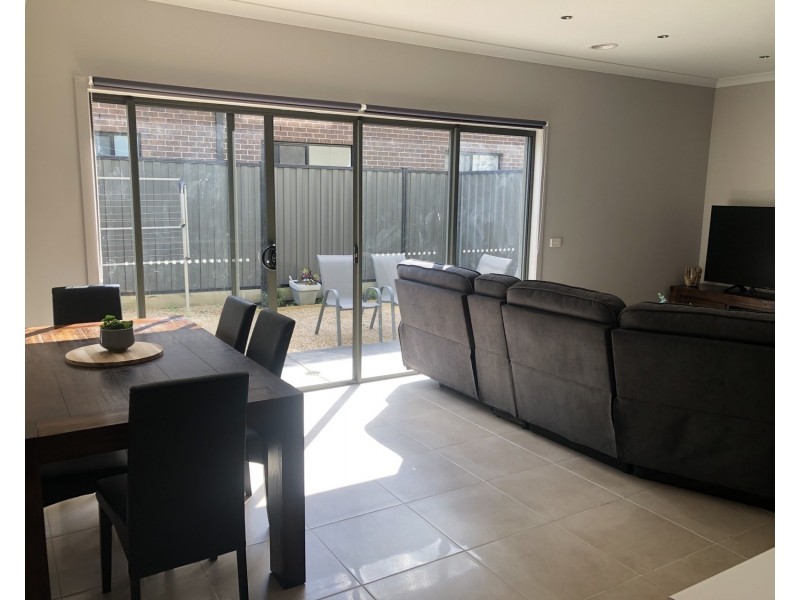 2/254-258 Waterview Boulevard, Craigieburn VIC 3064