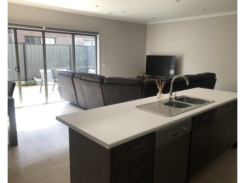 2/254-258 Waterview Boulevard, Craigieburn VIC 3064