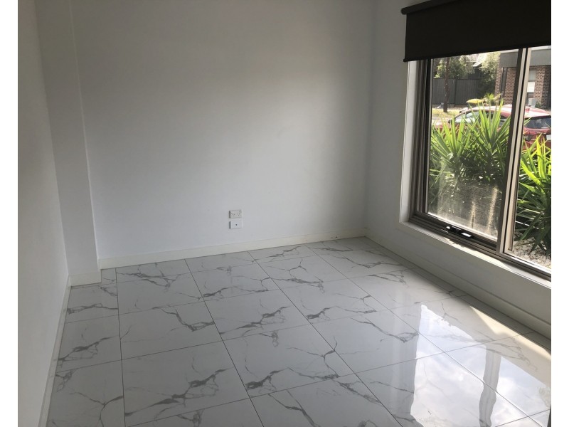 2/94 Gallantry Avenue, Craigieburn VIC 3064