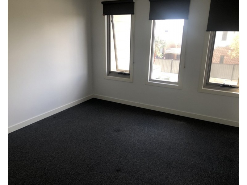 2/94 Gallantry Avenue, Craigieburn VIC 3064