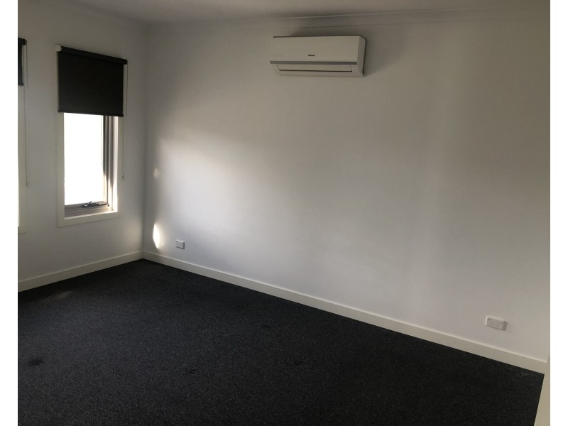 2/94 Gallantry Avenue, Craigieburn VIC 3064