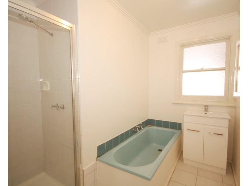 2 Glen Street, Glenroy VIC 3046