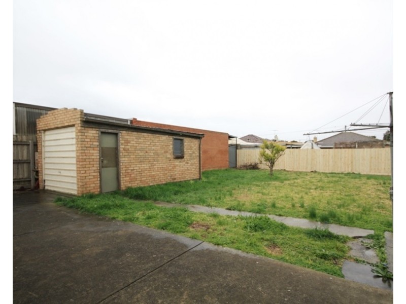 2 Glen Street, Glenroy VIC 3046