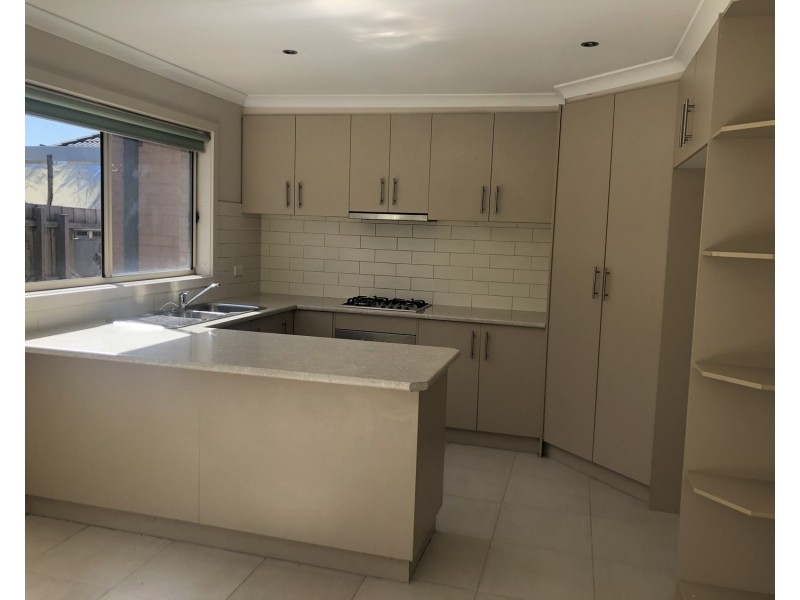 2/6 Ortolan Avenue, Broadmeadows VIC 3047