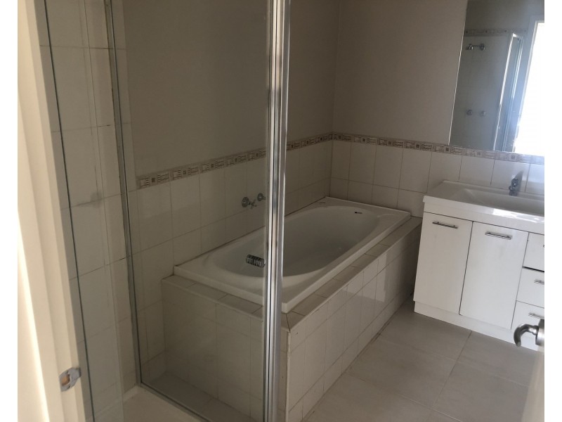 2/6 Ortolan Avenue, Broadmeadows VIC 3047