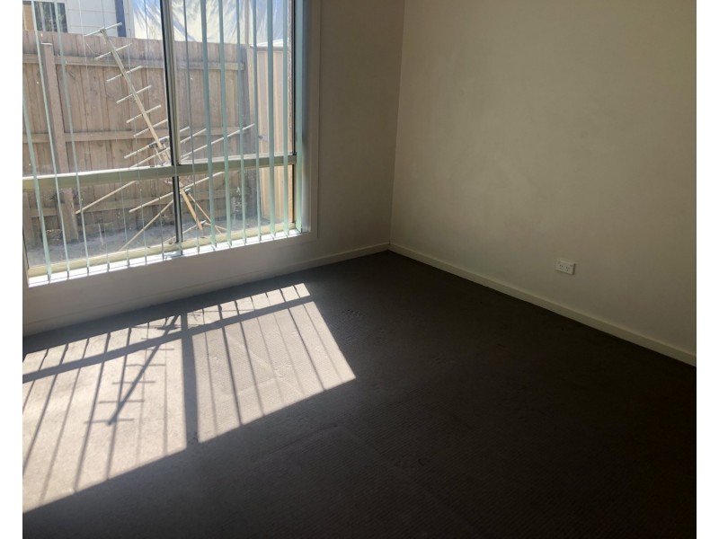 2/6 Ortolan Avenue, Broadmeadows VIC 3047