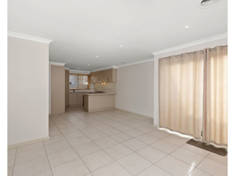 2/6 Ortolan Avenue, Broadmeadows VIC 3047