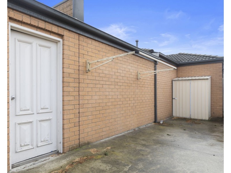 2/6 Ortolan Avenue, Broadmeadows VIC 3047