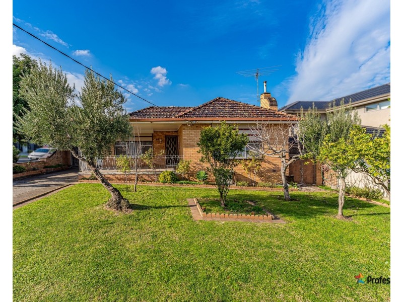 24 Nerissa Grove, Oak Park VIC 3046