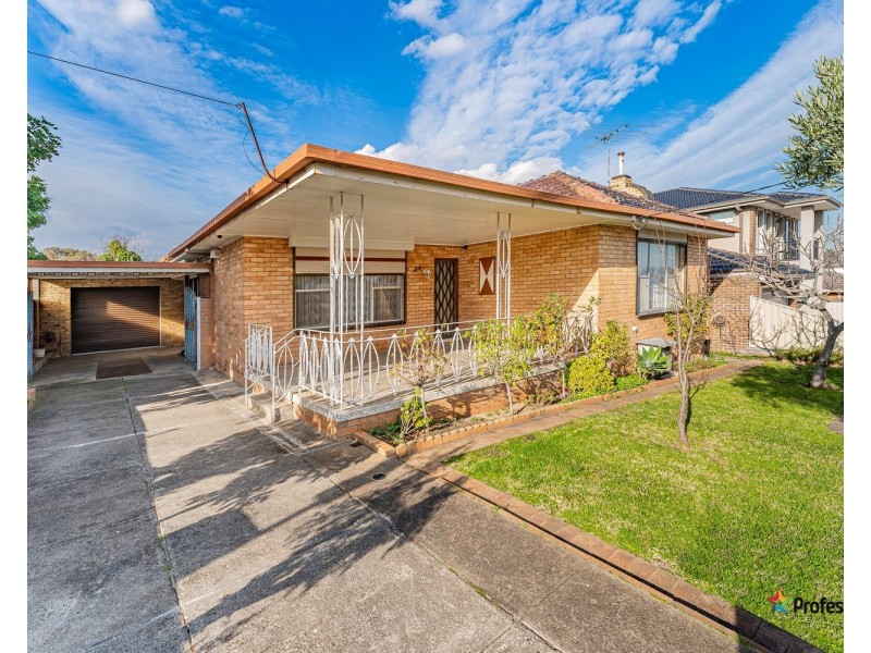 24 Nerissa Grove, Oak Park VIC 3046
