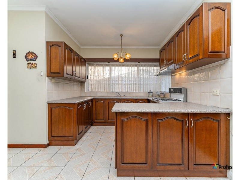 24 Nerissa Grove, Oak Park VIC 3046