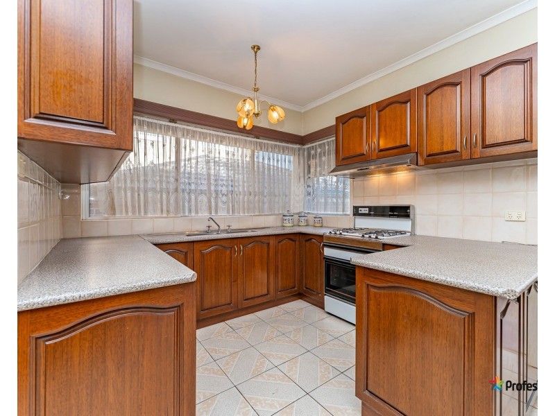 24 Nerissa Grove, Oak Park VIC 3046