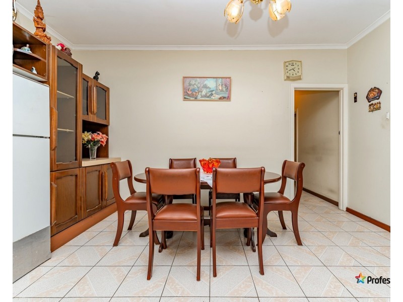 24 Nerissa Grove, Oak Park VIC 3046