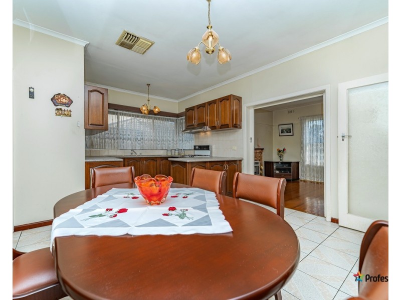 24 Nerissa Grove, Oak Park VIC 3046