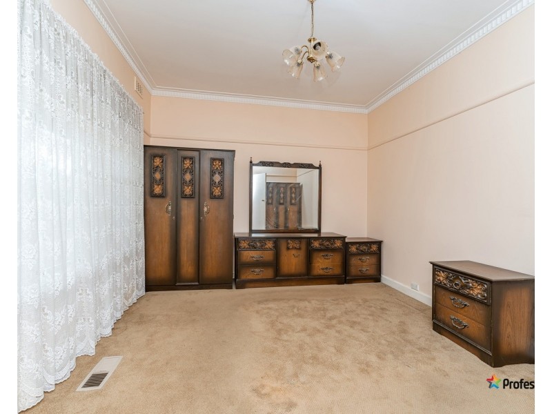 24 Nerissa Grove, Oak Park VIC 3046