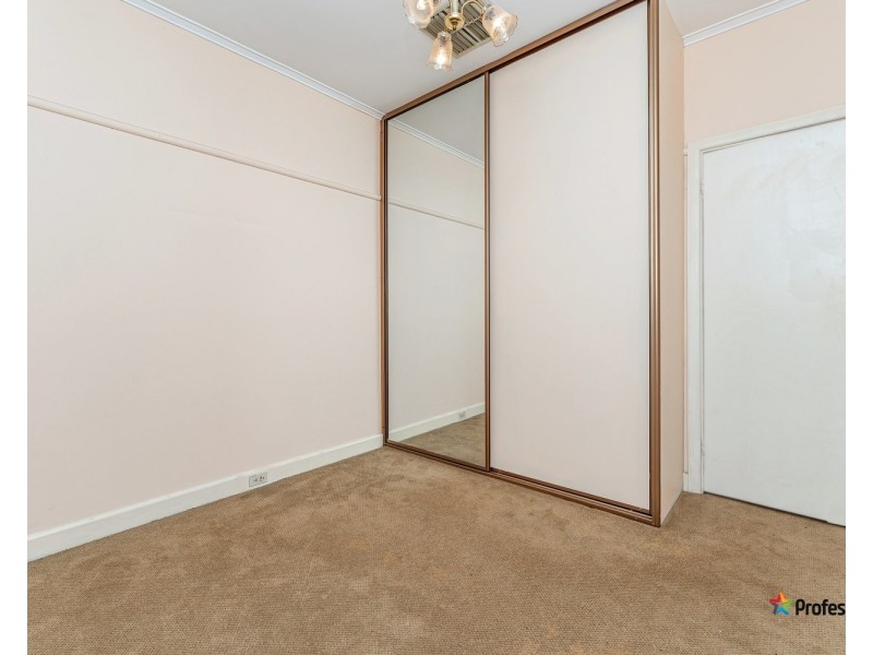 24 Nerissa Grove, Oak Park VIC 3046