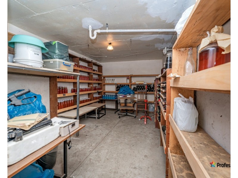 24 Nerissa Grove, Oak Park VIC 3046