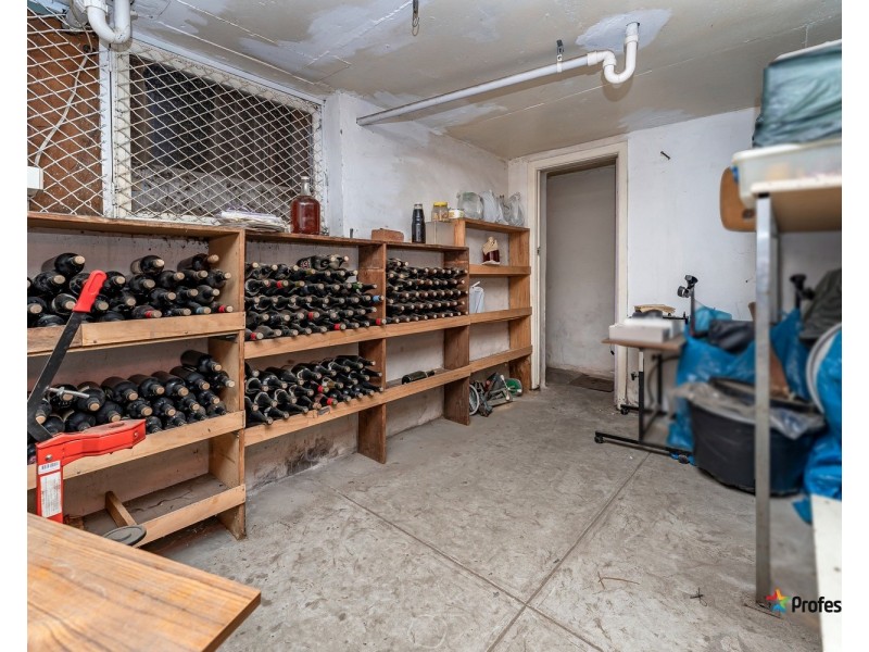 24 Nerissa Grove, Oak Park VIC 3046