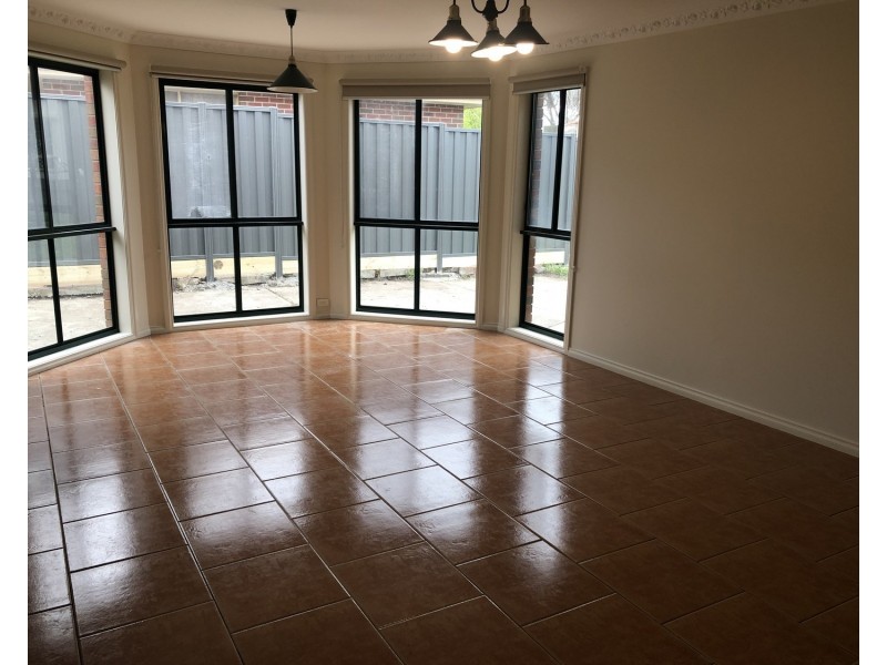 114 Roxburgh Park Drive, Roxburgh Park VIC 3064