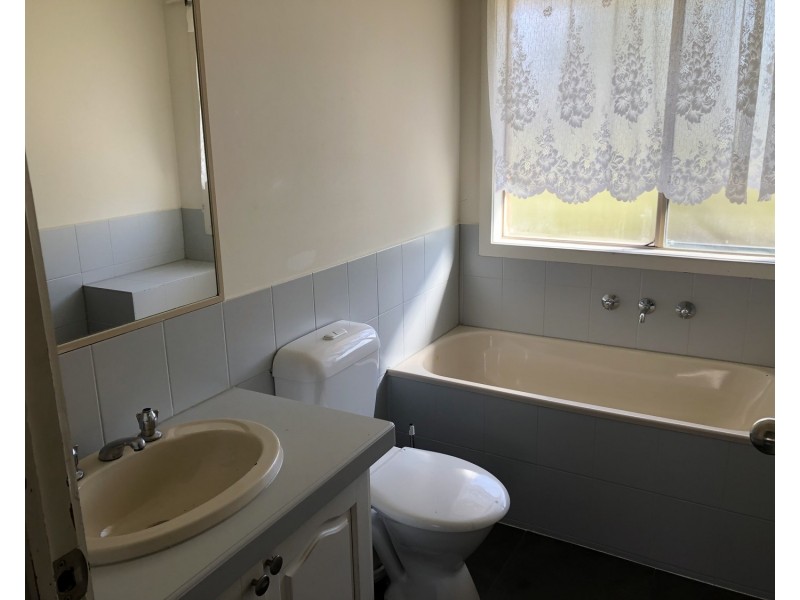 2 Linden Close, Meadow Heights VIC 3048