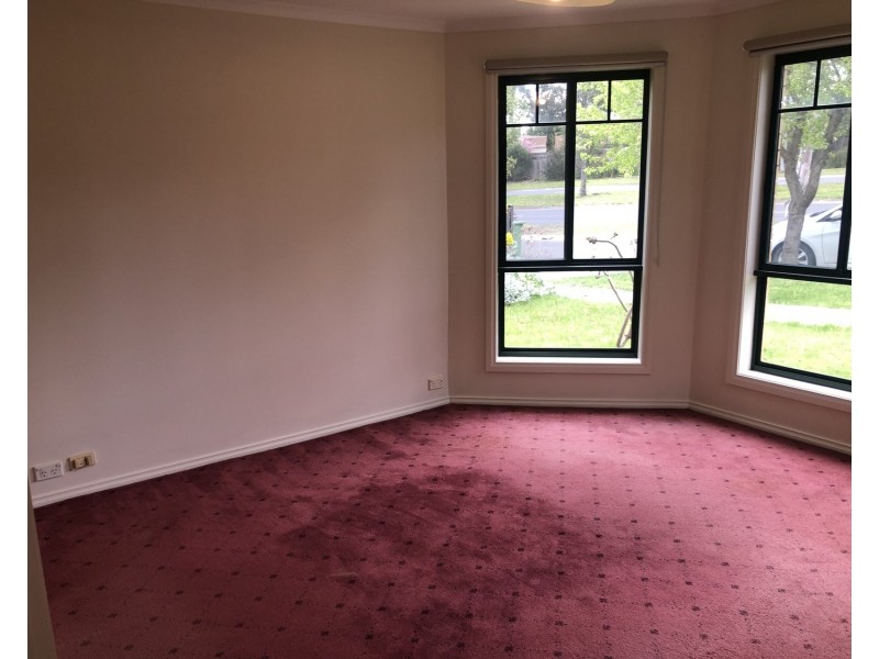 114 Roxburgh Park Drive, Roxburgh Park VIC 3064