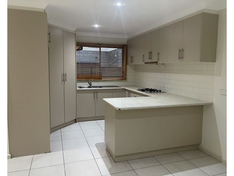 2/6 Ortolan Avenue, Broadmeadows VIC 3047