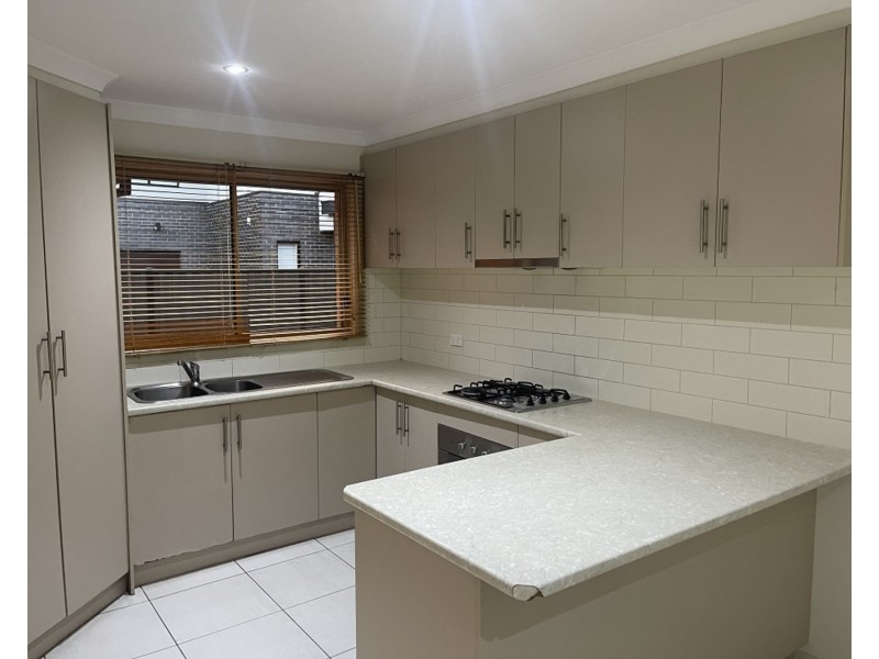 2/6 Ortolan Avenue, Broadmeadows VIC 3047