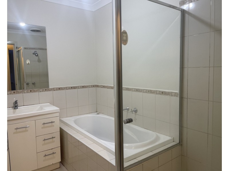 2/6 Ortolan Avenue, Broadmeadows VIC 3047